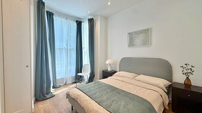 2 Bedroom Flat To Rent In Adelaide Grove, London, W12