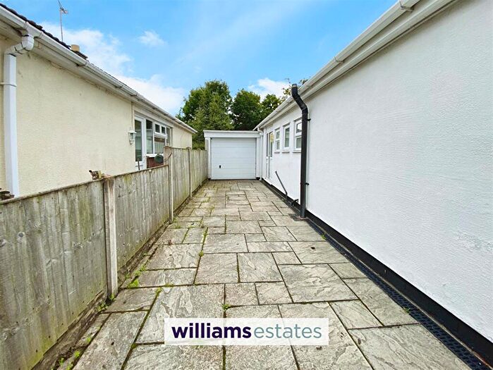 2 Bedroom Detached Bungalow For Sale In Ffordd Pennant, Mold, CH7