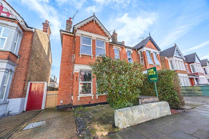 2 Bedroom Maisonette For Sale In Cranley Road, Westcliff-On-Sea, SS0