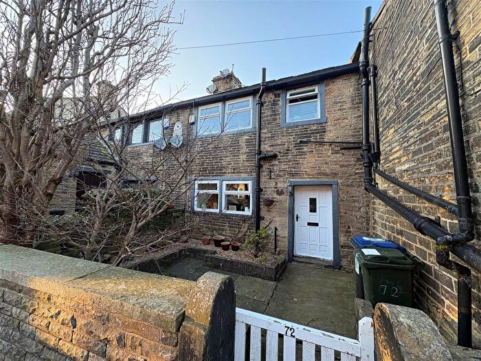 2 Bedroom Cottage For Sale In Clayton Lane, Clayton, Bradford, BD14