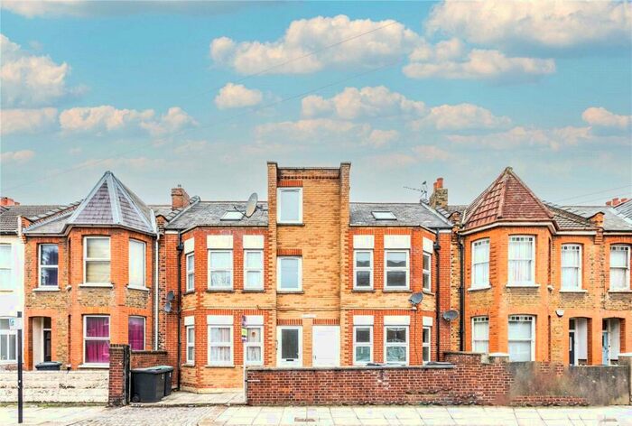 2 Bedroom Apartment To Rent In Ellenborough Road, London, N22