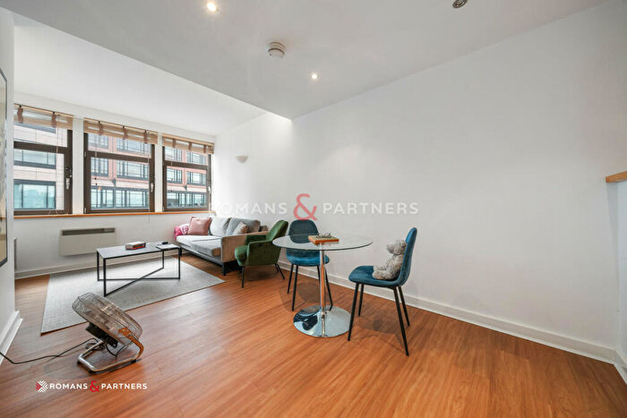 1 Bedroom Apartment To Rent In Bishopsgate, Liverpool Street, EC2M