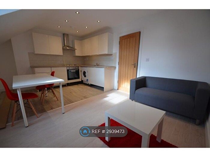 2 Bedroom Flat To Rent In Century House, Leicester, LE2