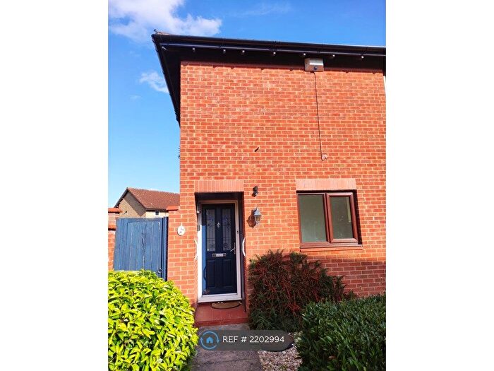 2 Bedroom Detached House To Rent In Stafford Grove, Shenley Church End, Milton Keynes, MK5