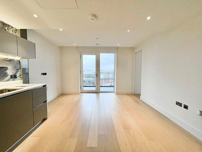 Studio To Rent In Cascade Way, London, W12