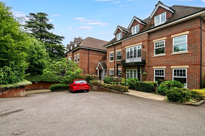 3 Bedroom Flat For Sale In Hawkesley Court, Watford Road, WD7