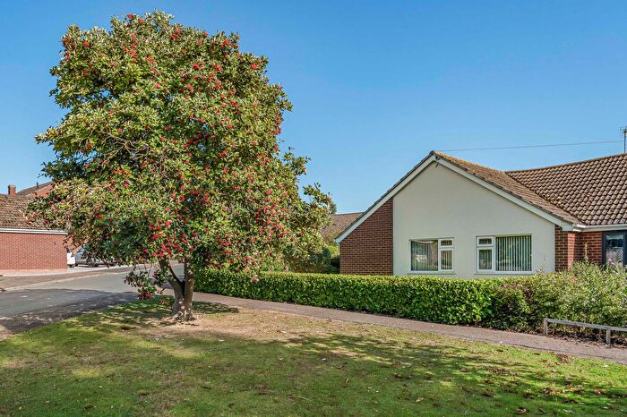 3 Bedroom Semi-detached Bungalow For Sale In Woodfield Avenue, Bury, Ramsey., PE26