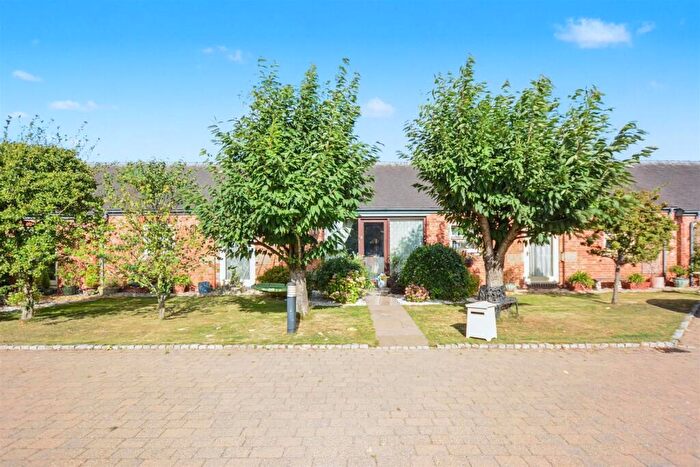 3 Bedroom Barn Conversion For Sale In Home Farm Court Yard, Castle Donington, DE74