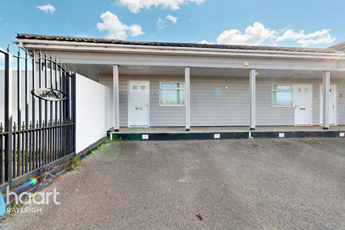 2 Bedroom Bungalow For Sale In Rawreth Lane, Wickford, SS11