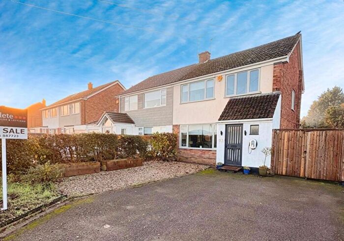 4 Bedroom Semi Detached House For Sale In Kenilworth Road, Cubbington, Leamington Spa, CV32