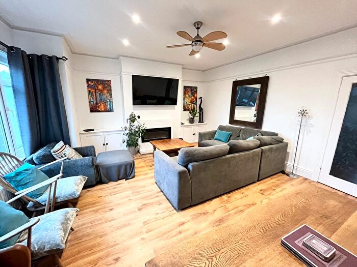 3 Bedroom Flat To Rent In Commercial Road, Poole, BH14