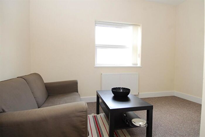 3 Bedroom Flat To Rent In Seaton Avenue Flat, Plymouth, PL4