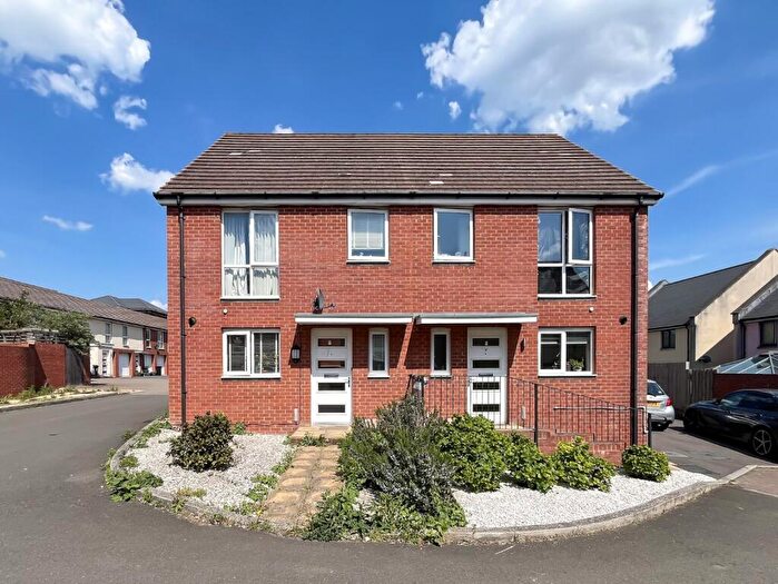 3 Bedroom Semi-Detached House For Sale In Hill Tops, Patchway, Bristol, BS34