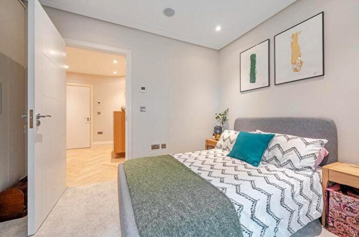 2 Bedroom Flat For Sale In Vicarage Mews, Leeds, LS5
