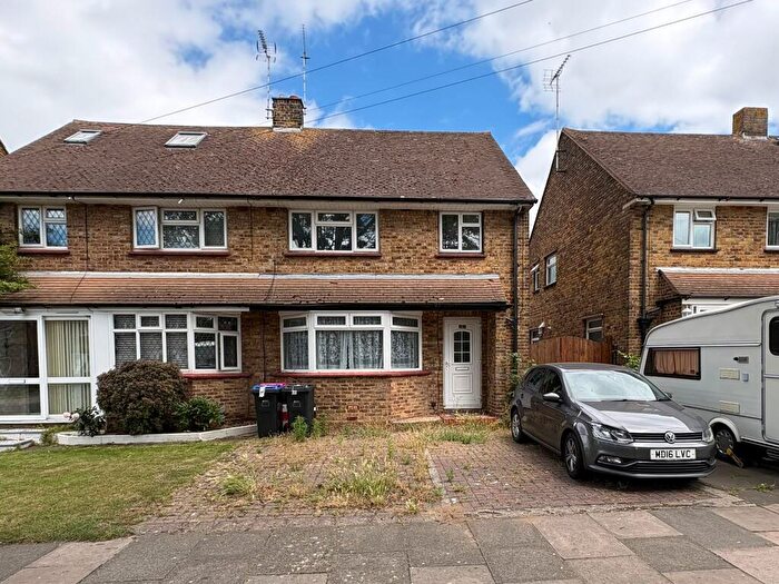 3 Bedroom Semi-Detached House To Rent In Norwich Avenue, Southend-on-sea, SS2