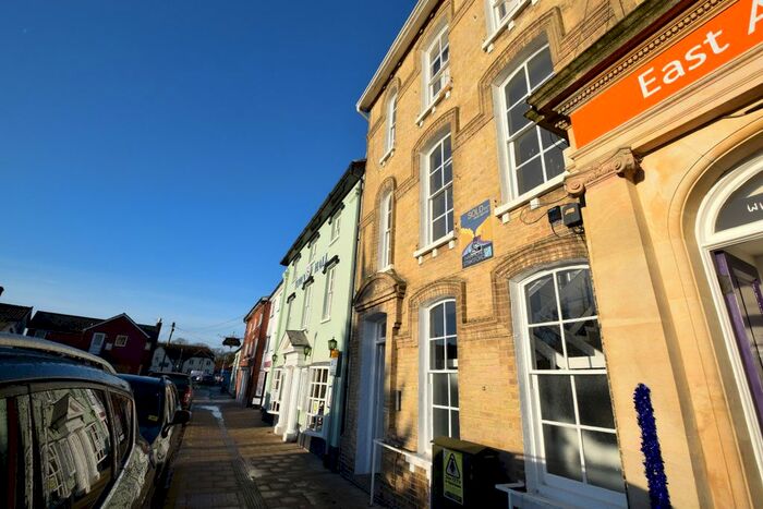 2 Bedroom Flat To Rent In Queens Square, Attleborough, NR17