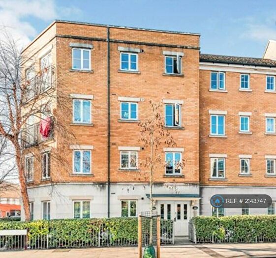 2 Bedroom Flat To Rent In Chandler Way, London, SE15