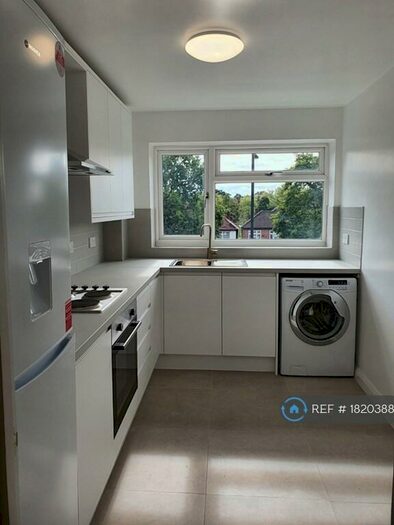 1 Bedroom Flat To Rent In Windsor Court, London, N14