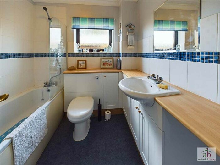 5 Bedroom Link Detached House For Sale In Heathfield, Martlesham Heath, IP5
