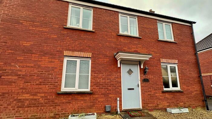 3 Bedroom End Of Terrace House To Rent In The Badgers, Weston Super Mare, BS22