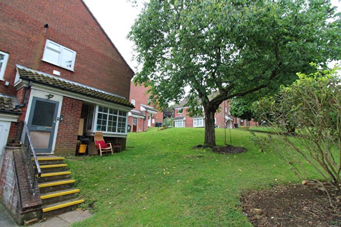 2 Bedroom End Of Terrace House To Rent In Somersby Close, Luton, LU1