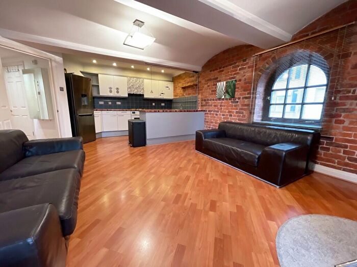 1 Bedroom Apartment To Rent In Castle Quay, Manchester, M15