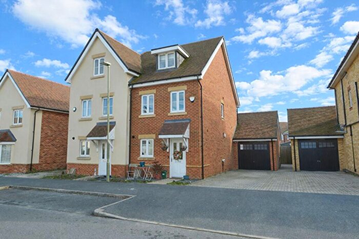 3 Bedroom Semi Detached House For Sale In Blackwater, GU17
