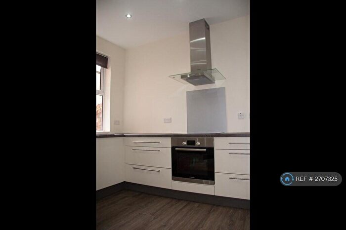 4 Bedroom Semi Detached House To Rent In Bridge Grove, Nottingham, NG2