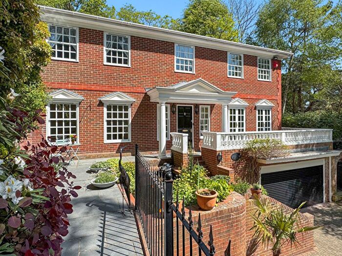5 Bedroom Detached House For Sale In Ingle Dell, Camberley, GU15