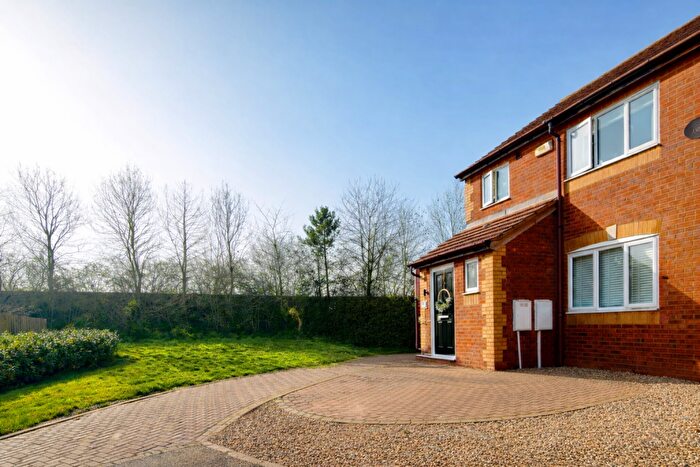 3 Bedroom Semi Detached House For Sale In Newbolt Close, Newport Pagnell, MK16