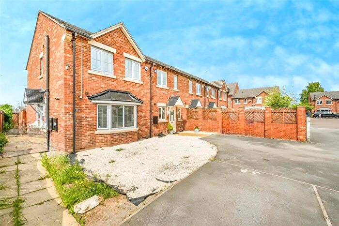 3 Bedroom End Of Terrace House For Sale In Sunningdale Drive, Edlington, Doncaster, DN12