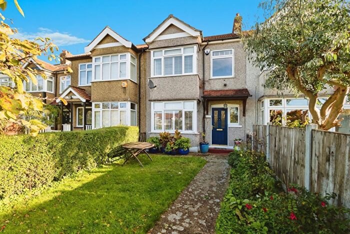 3 Bedroom Terraced House For Sale In Great Gardens Road, Hornchurch, RM11