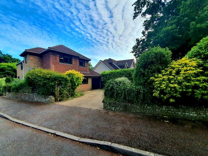 4 Bedroom House To Rent In The Spinney, Haslemere, GU27