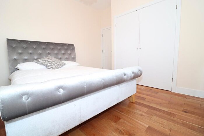 2 Bedroom Apartment To Rent In Howard Gardens, City Centre, CF24