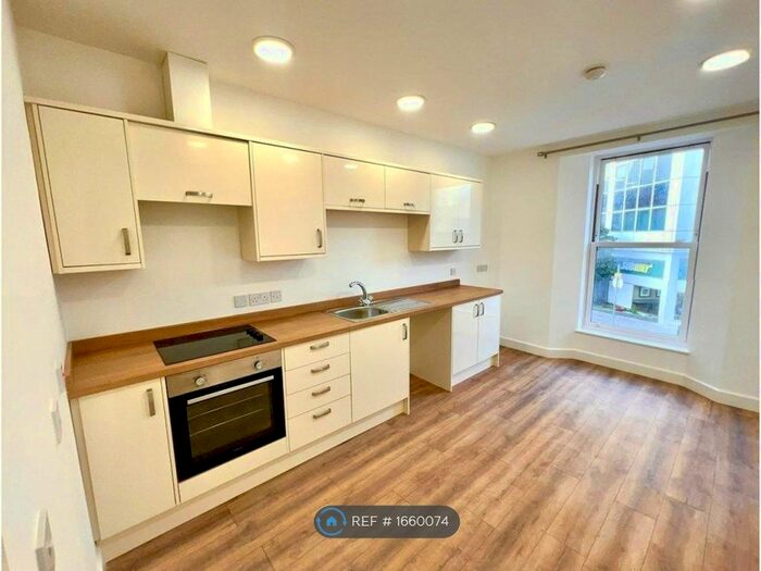 1 Bedroom Flat To Rent In Tor Hill Road, Torquay, TQ2