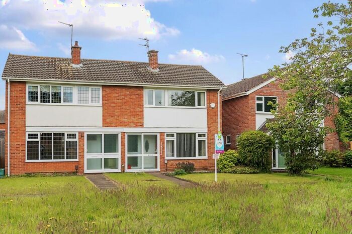 3 Bedroom Semi-Detached House For Sale In Millbank, Warwick, Warwickshire, CV34