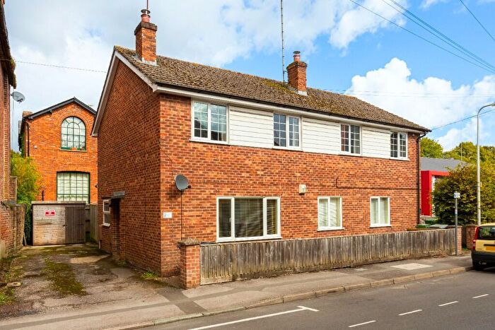 3 Bedroom Ground Maisonette To Rent In Church Street, Hungerford, Berkshire, RG17