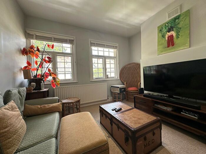 2 Bedroom Apartment To Rent In Liverpool Grove, London, SE17