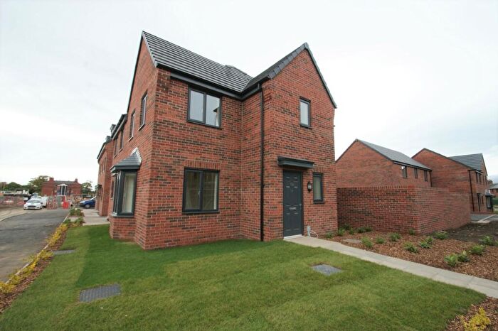 3 Bedroom House To Rent In Magnolia Road, Seacroft, Leeds, West Yorkshire, Uk, LS14