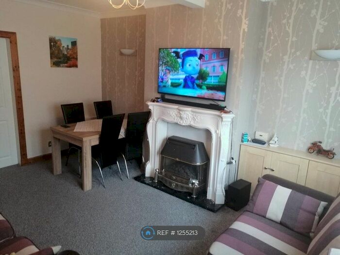 2 Bedroom Flat To Rent In Elmbank Crescent, Hamilton ML3