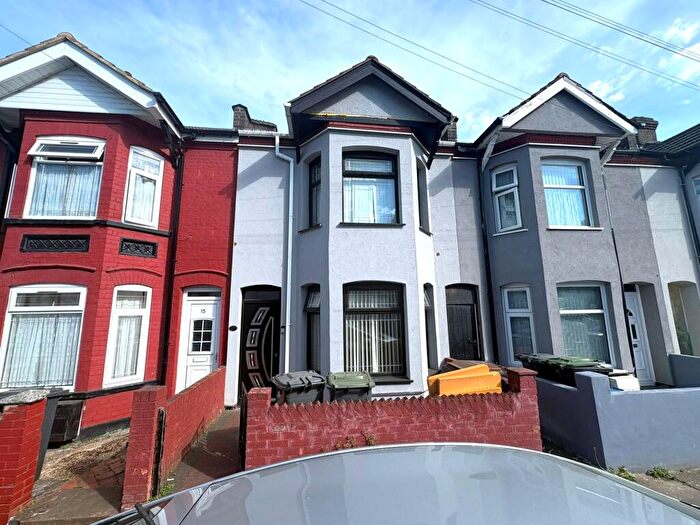 3 Bedroom Terraced House To Rent In Chatsworth Road, Luton, LU4
