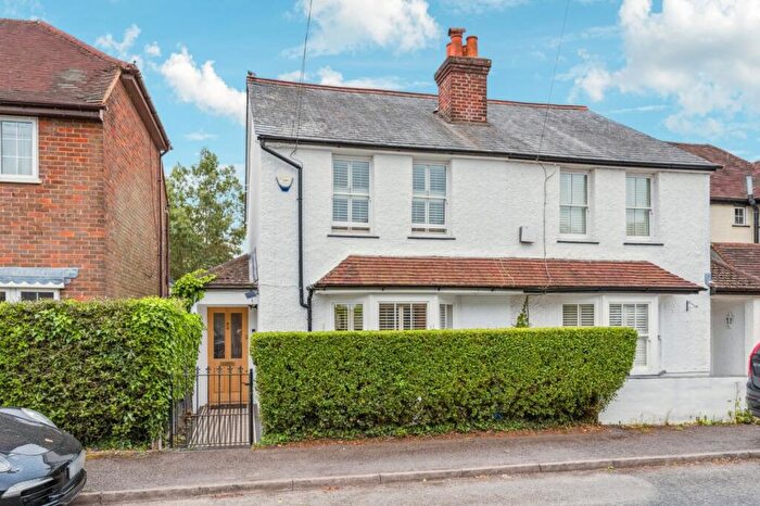 3 Bedroom Semi-Detached House For Sale In Orchard Grove, Chalfont St Peter, Buckinghamshire, SL9