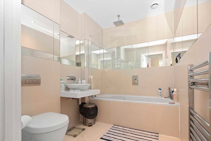 2 Bedroom Apartment To Rent In Central Street, London, EC1V