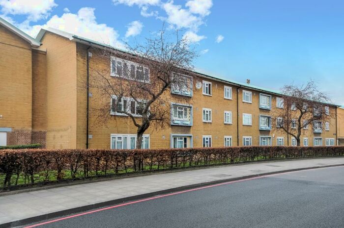 3 Bedroom Apartment To Rent In Flatford House, Bromley Road, SE6