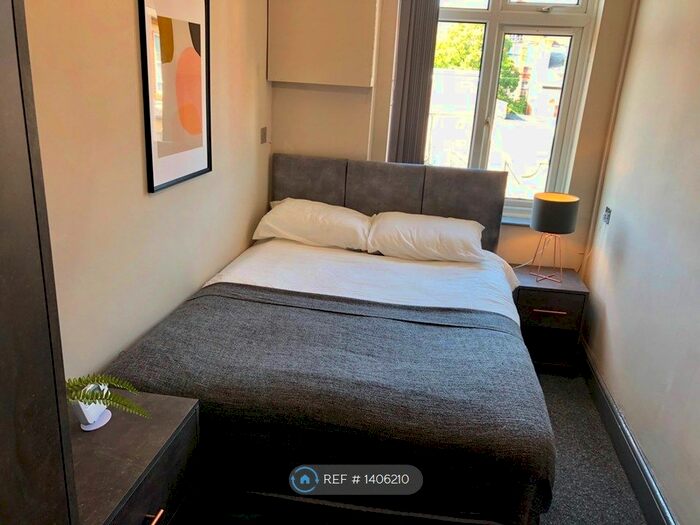 2 Bedroom Flat To Rent In Ebury Road, Nottingham, NG5