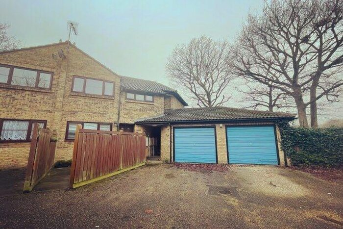 1 Bedroom Flat To Rent In Courtney Park Road, Basildon, SS16