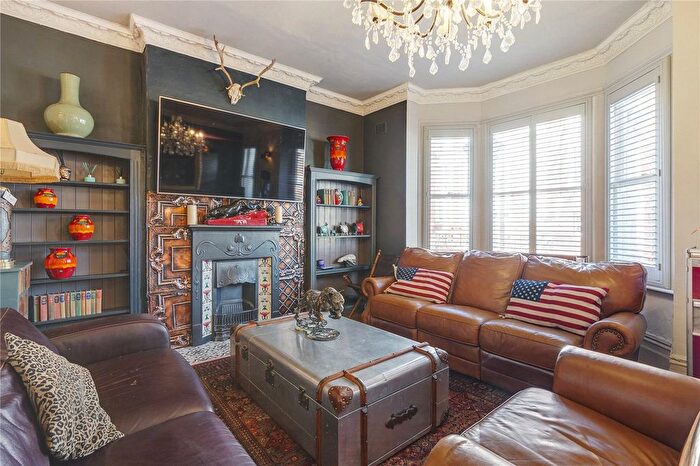 3 Bedroom Flat For Sale In Broomwood Road, SW11