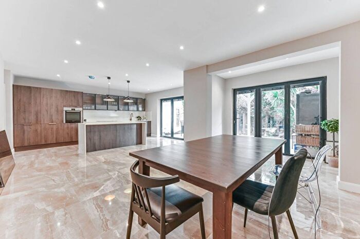 4 Bedroom Semi-Detached House To Rent In London Road, Sutton, SM3