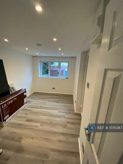 Studio To Rent In Broad Lane, Coventry, CV5