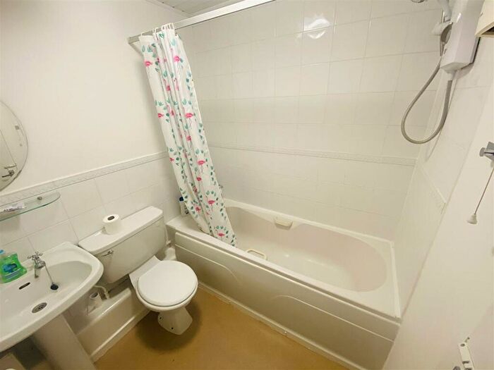 2 Bedroom Flat To Rent In B Caslon Court, Somerset Street, Bristol, BS1